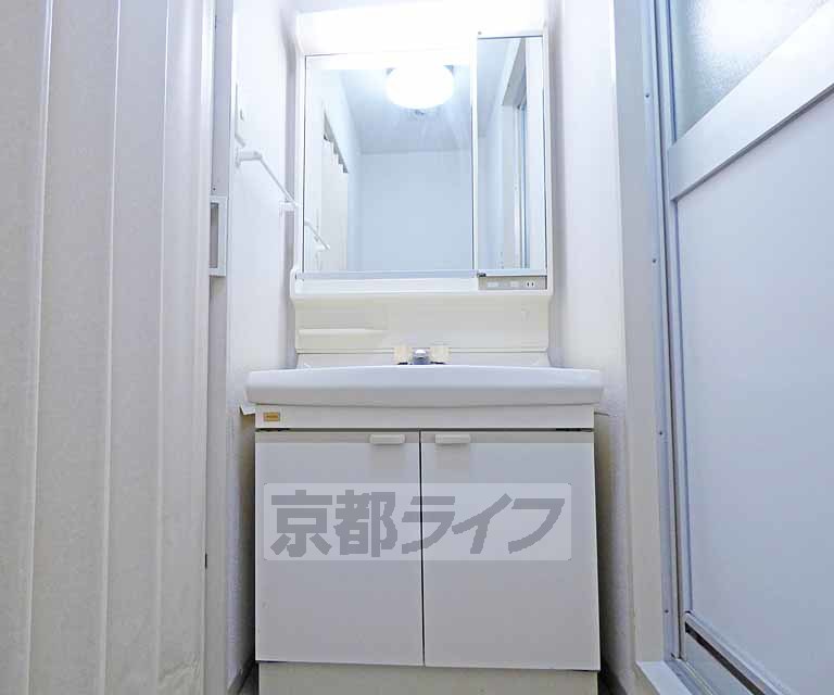 洗面設備　独立洗面台ございます。