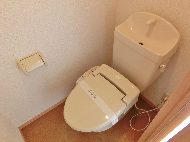 トイレ　ウォシュレットつき