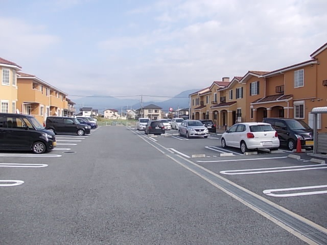 駐車場　防犯カメラ/平面駐車場