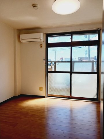 居室・リビング　内装もきれいです