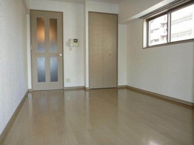 その他部屋・スペース　窓付きの風通し良いお部屋です。