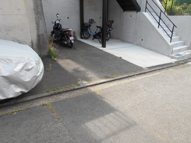 その他共有部分　中型・大型バイク置けます※空き状況要確認