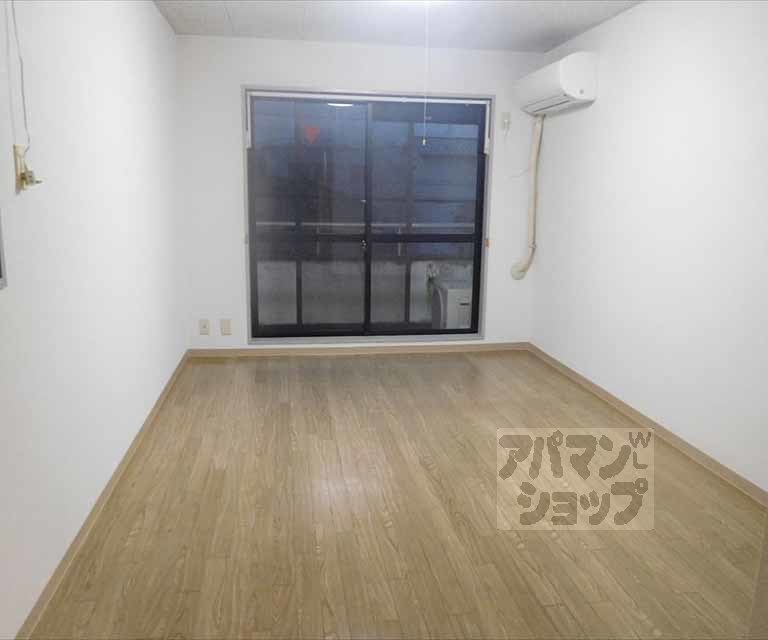 鞍馬口フラットの居間写真