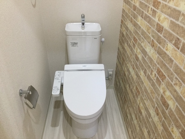 ＪＲ阪和線 堺市駅 徒歩8分 3階建 築9年のトイレ写真