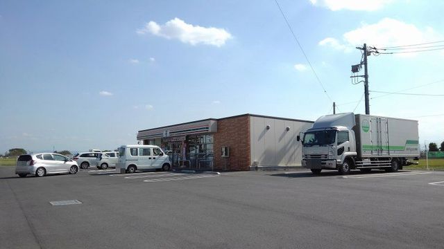 コンビニ　セブンイレブン前橋南高校前店（コンビニ）まで800m