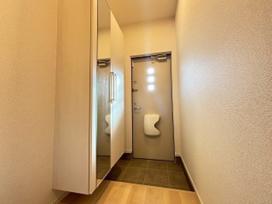 ソラリエBの玄関写真