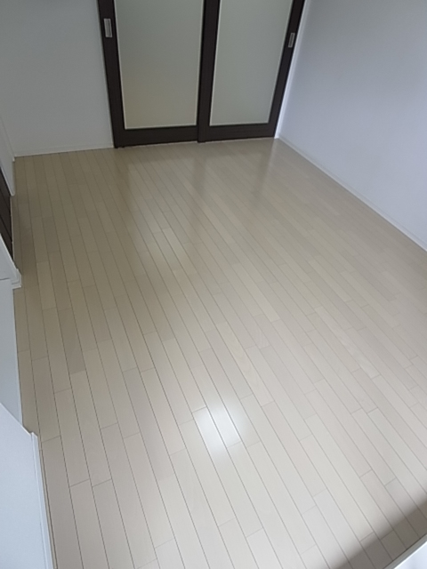 プレジール三ノ宮IIの居間写真