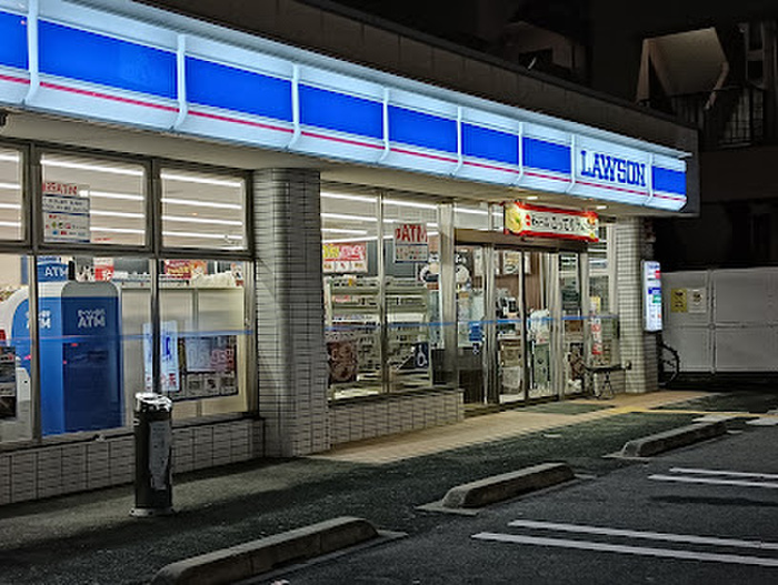 コンビニ　ローソン 桜川駅前店（コンビニ）まで200m