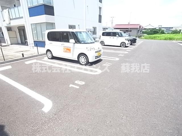 駐車場　駐車場があるので、車を買う予定の方も安心です
