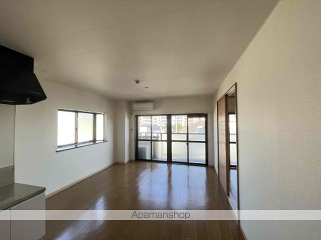 フリーダム武庫の里IIIの居間写真