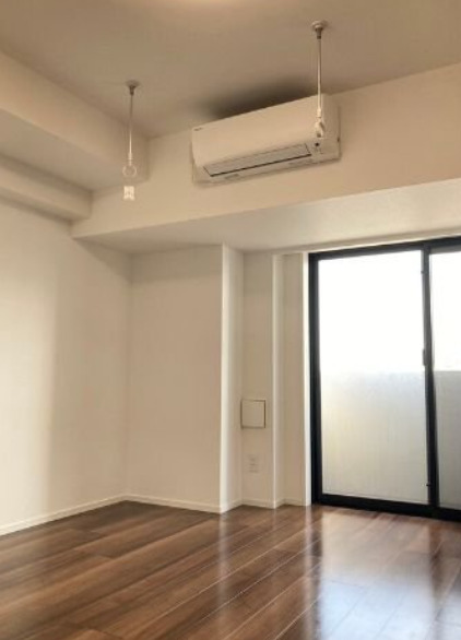 バルコニー　別部屋の画像を使用しております。