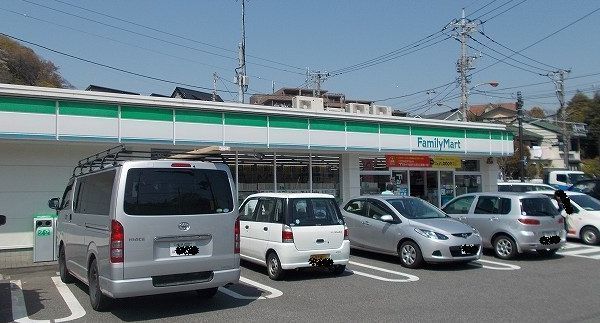 コンビニ　ファミリーマート（コンビニ）まで350m