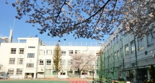 小学校　新宿区立江戸川小学校（小学校）まで420m