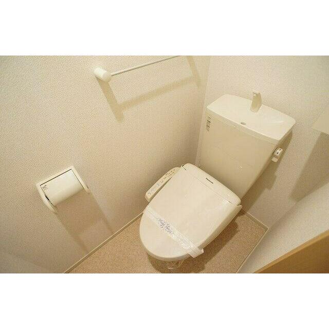 ＪＲ京浜東北線 西川口駅 徒歩12分 2階建 築12年のトイレ写真