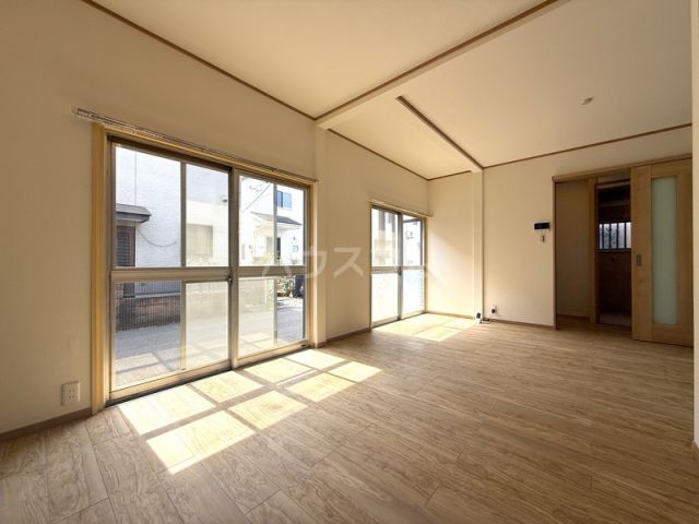 川越市大字山田戸建の居間写真