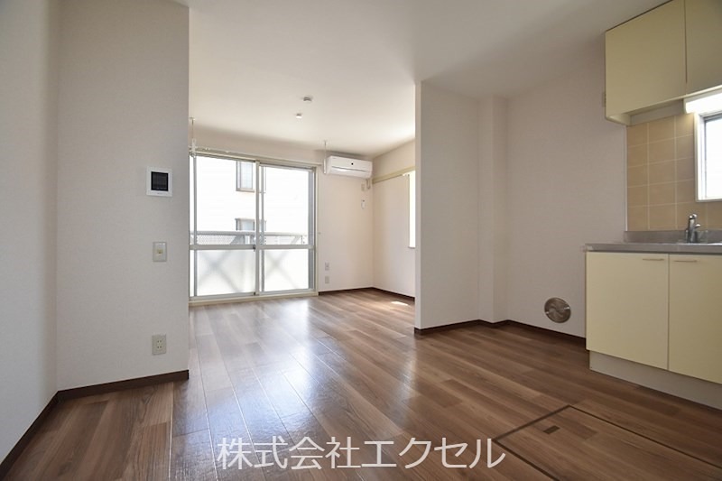 居室・リビング　明るいお部屋です