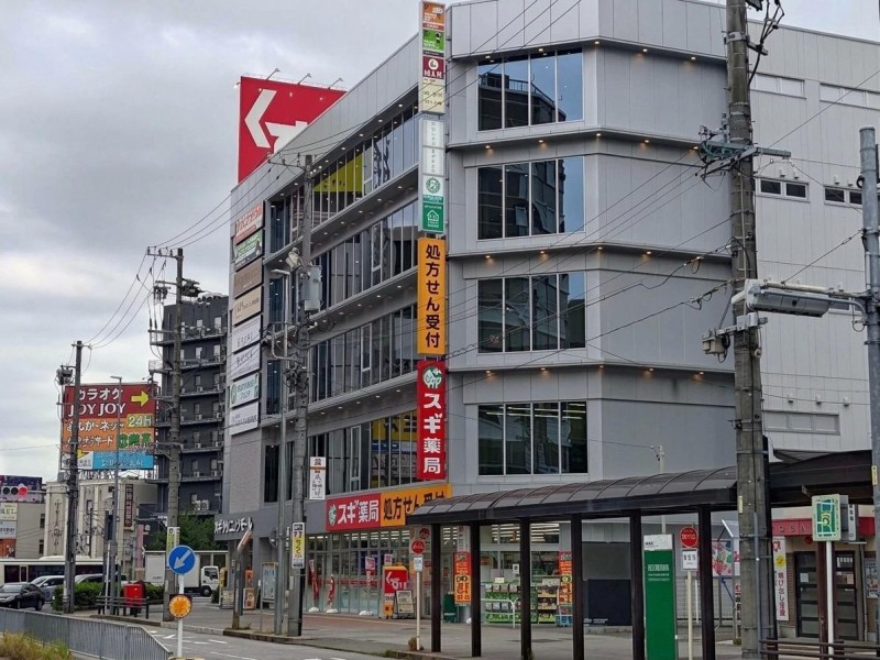ドラックストア　スギ薬局 スギクリニックモール金山店（ドラッグストア）まで688m
