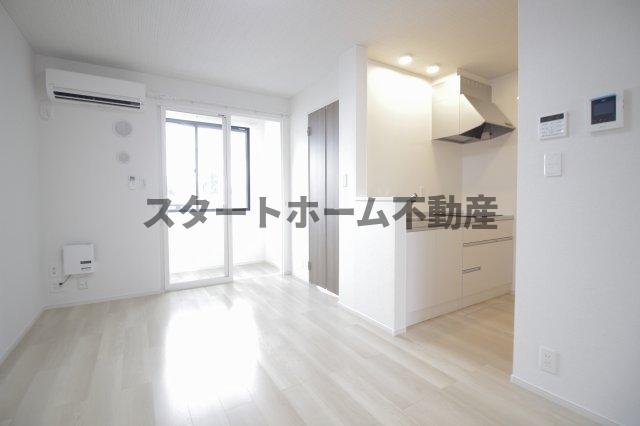 居室・リビング　こちらの居間で趣味の時間をお楽しみください