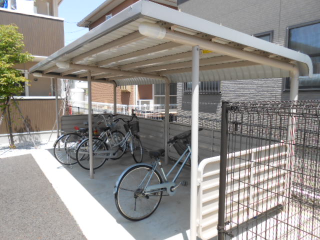 駐車場　駐輪場（共用）完備