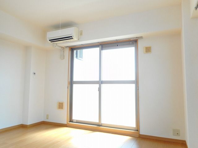 シャンドフルール元町の居間写真
