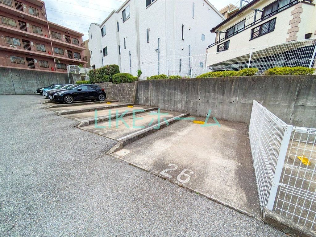 駐車場　庭
