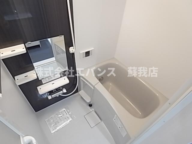 バス・シャワールーム　コンパクトで使いやすいお風呂です