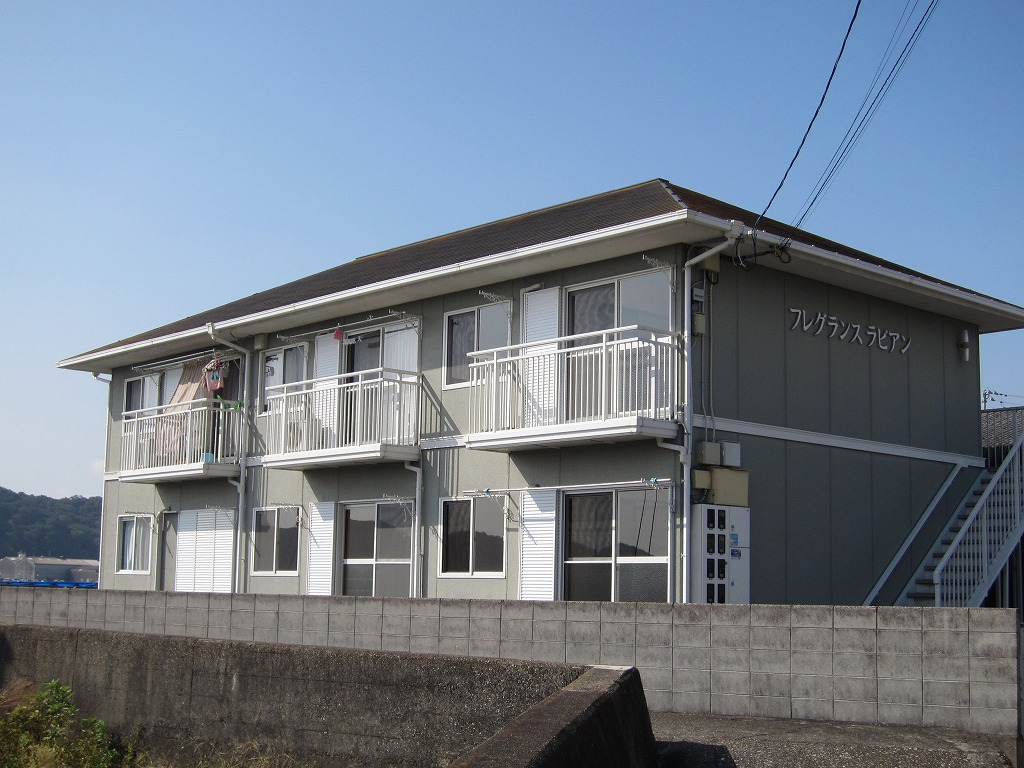 徳島市津田町のアパートの建物外観