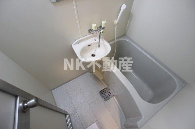 バス・シャワールーム　コンパクトで使いやすいお風呂です