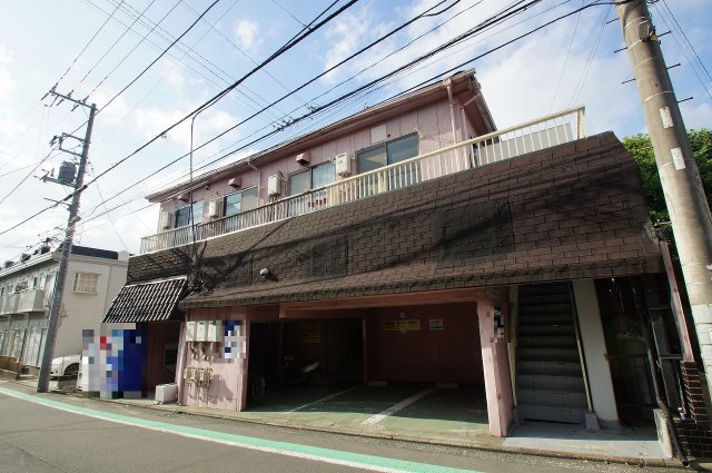 横浜市神奈川区三ツ沢東町のマンションの建物外観