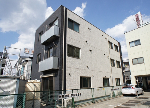 富里市日吉倉のマンションの建物外観