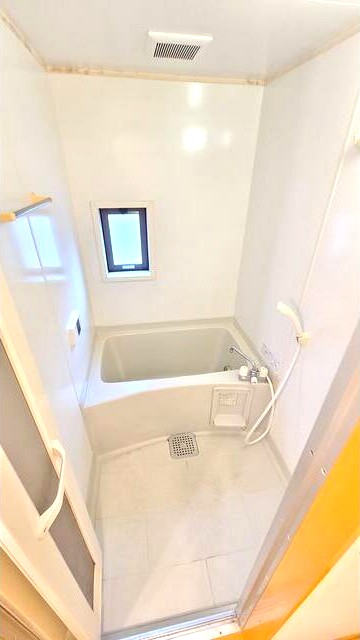 バス・シャワールーム　お風呂に窓あります！☆仲介手数料ゼロ円は当店だけ！☆