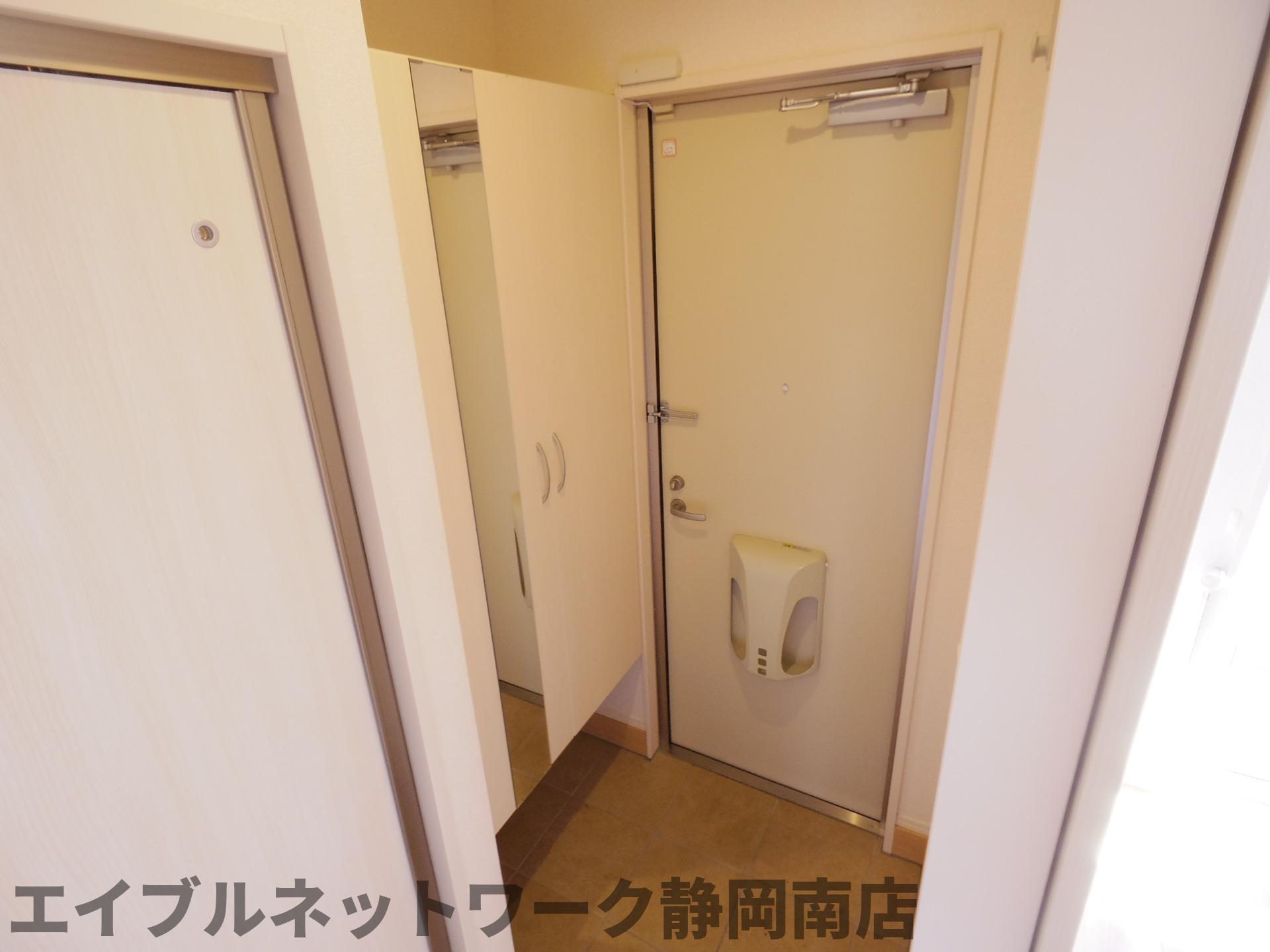 玄関　落ち着いた玄関です