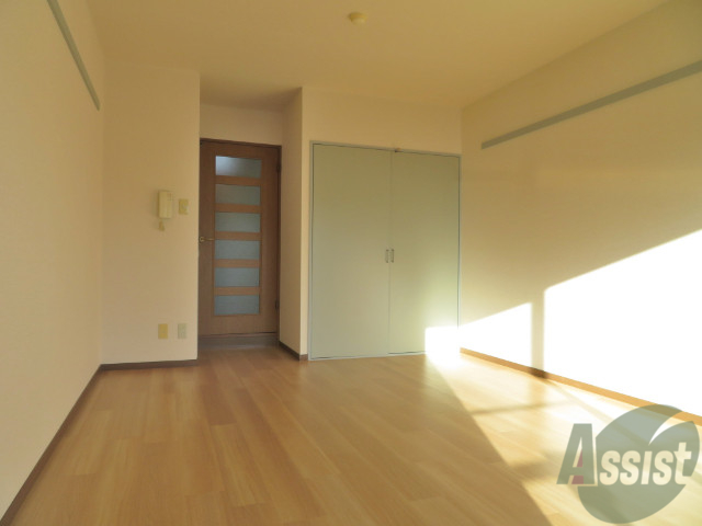 居室・リビング　明るい光が差し込む素敵なお部屋ですね～。