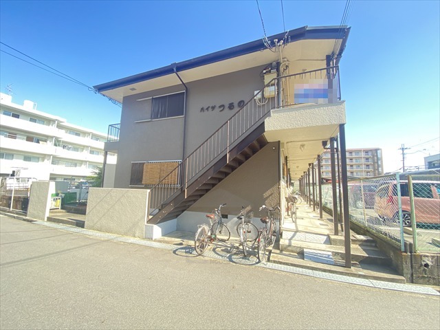摂津市鶴野のアパートの建物外観