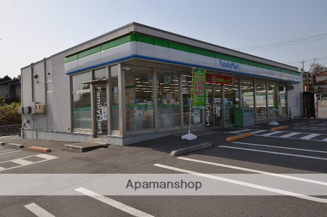 コンビニ　ファミリーマート（コンビニ）まで447m