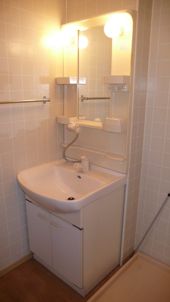 洗面設備　忙しい朝に嬉しい洗髪洗面化粧台付