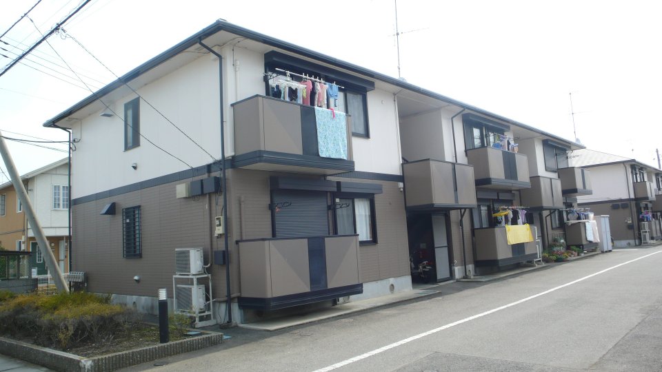 建物外観　南向きで日当たり良好　インターネット無料