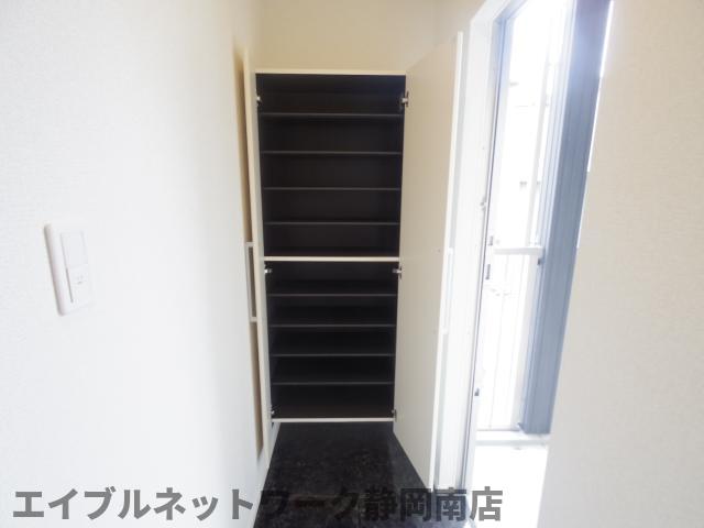 玄関　落ち着いた玄関です