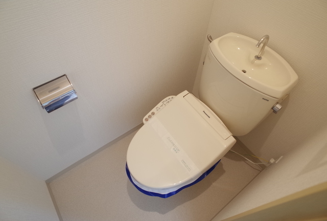 【神戸市兵庫区梅元町のアパートのトイレ】