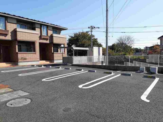 【水戸市見川町のアパートの駐車場】