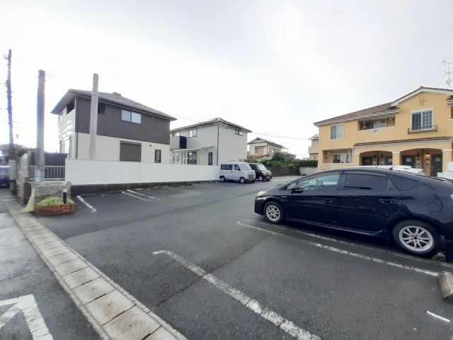 【北九州市八幡西区町上津役西のアパートの駐車場】