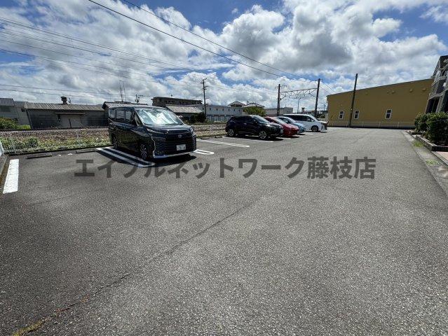 【ピエスの駐車場】