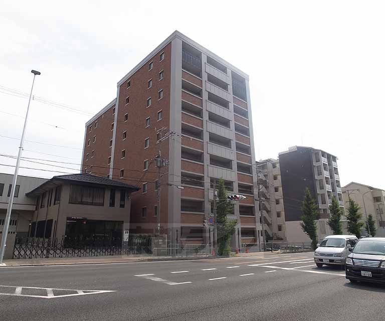 【京都市山科区東野中井ノ上町のマンションの建物外観】