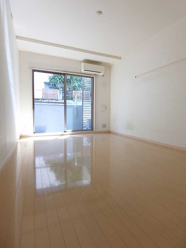 居室・リビング　※同物件、別部屋になります。