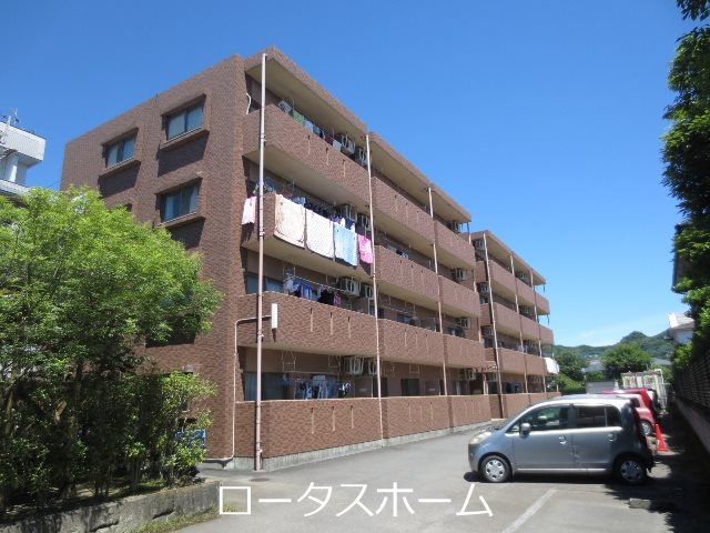 【クレインズマンションの建物外観】