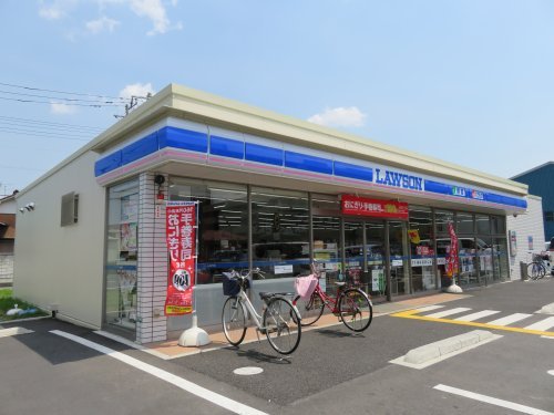 【草加市氷川町のアパートのコンビニ】