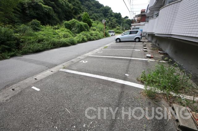 【カーサ三好の駐車場】