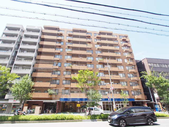 京都市下京区七条御所ノ内北町のマンションの建物外観