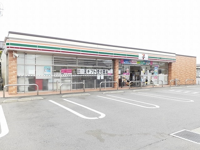 コンビニ　セブンイレブン水海道諏訪町店（コンビニ）まで734m