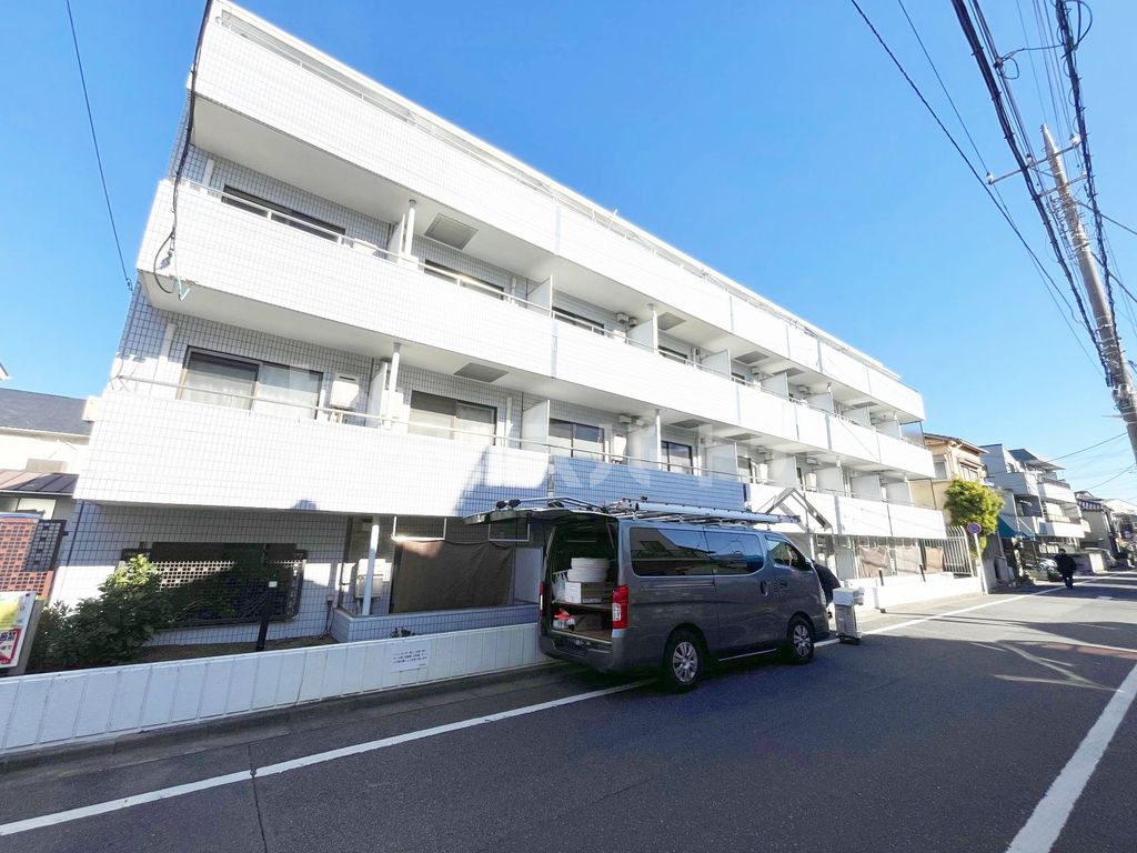 足立区島根のマンションの建物外観